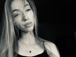 live chatroom NikkiTenerovich