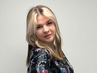camgirl playing with sextoy OdelynHaviland
