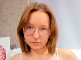 camgirl masturbating with vibrator RexanneCopp