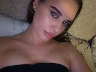 adult web cam RhiannonJumper
