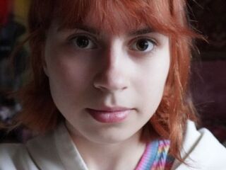 camslut showing tits SerafinaGoettl