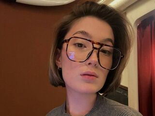 topless webcam girl SheilaSweezer