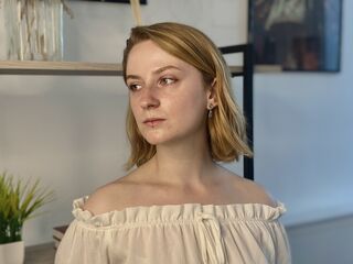 hot cam girl masturbating with sextoy TamekaHemrich