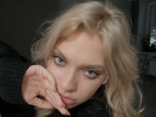 camgirl masturbating with sex toy WillaBlincoe