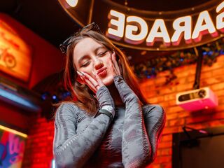 camslut fingering wet pussy XeniaUsher