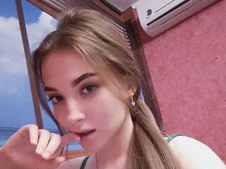 camgirl playing with dildo ZeldaElswick